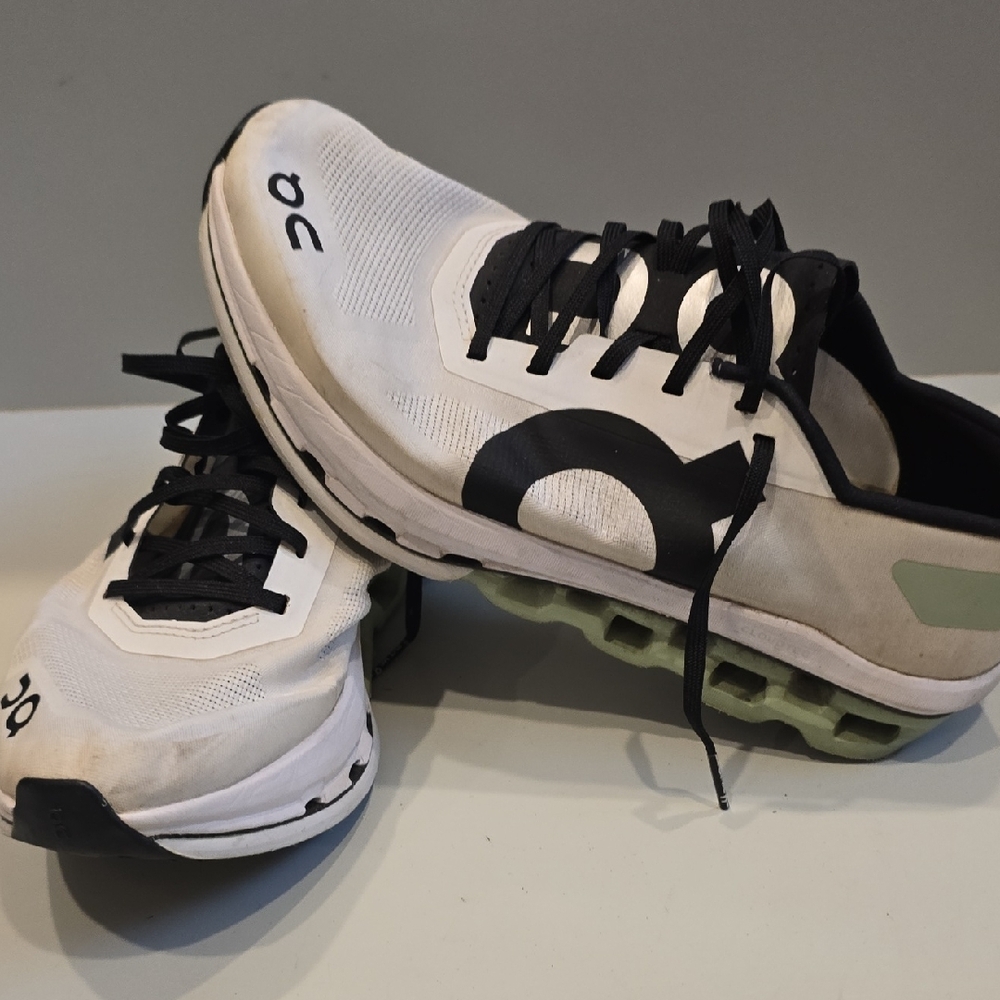On Running Black and White Athletic Shoes - Picture 2 of 9